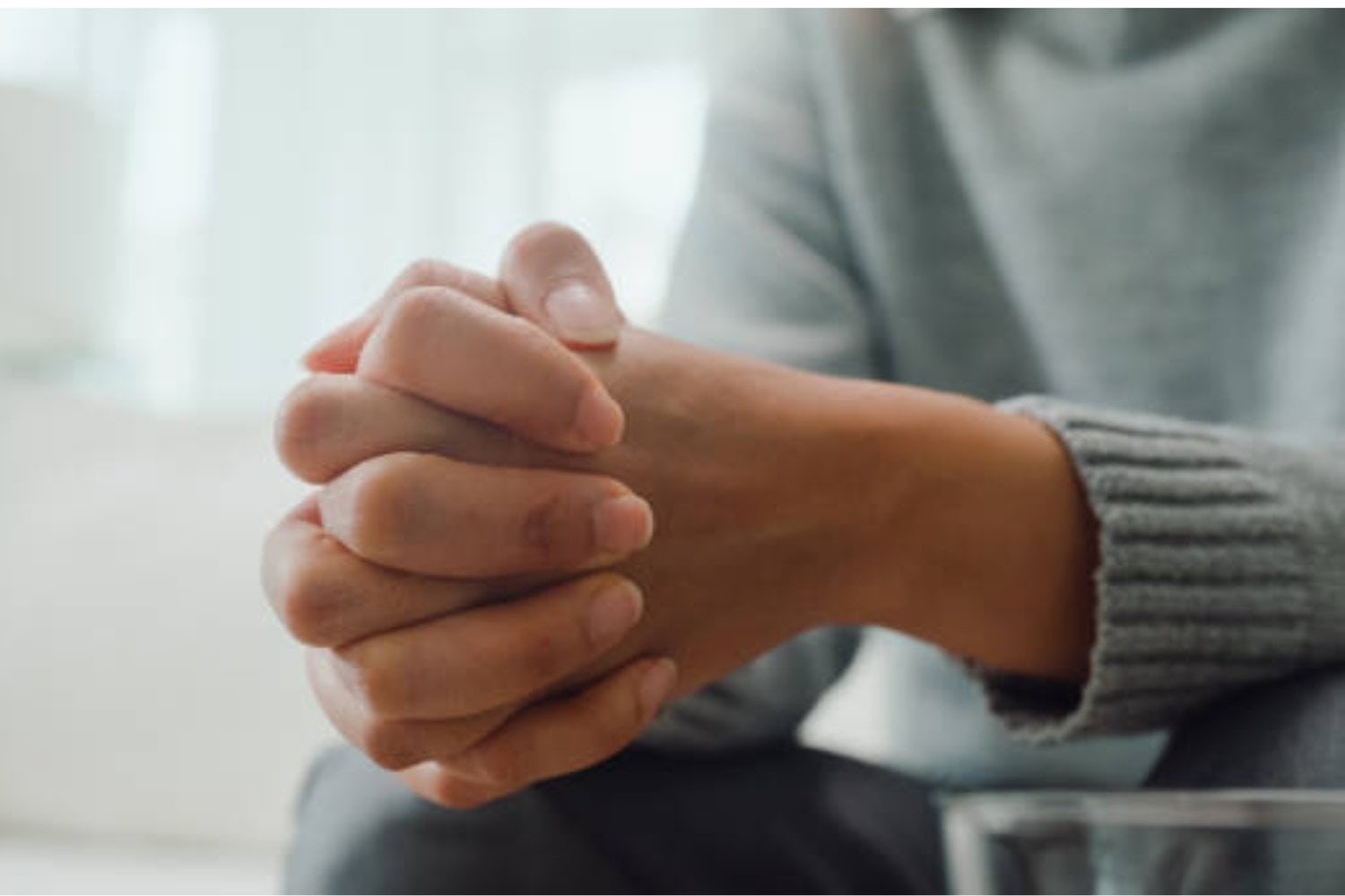 Este sencillo gesto puede calmar tu ansiedad en segundos: ¿lo conocías?