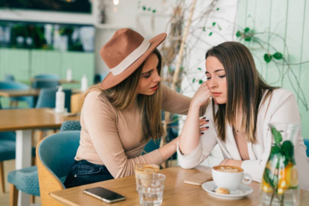 ¿Tu amigo necesita hablar? Estas señales sutiles revelan más de lo que imaginas