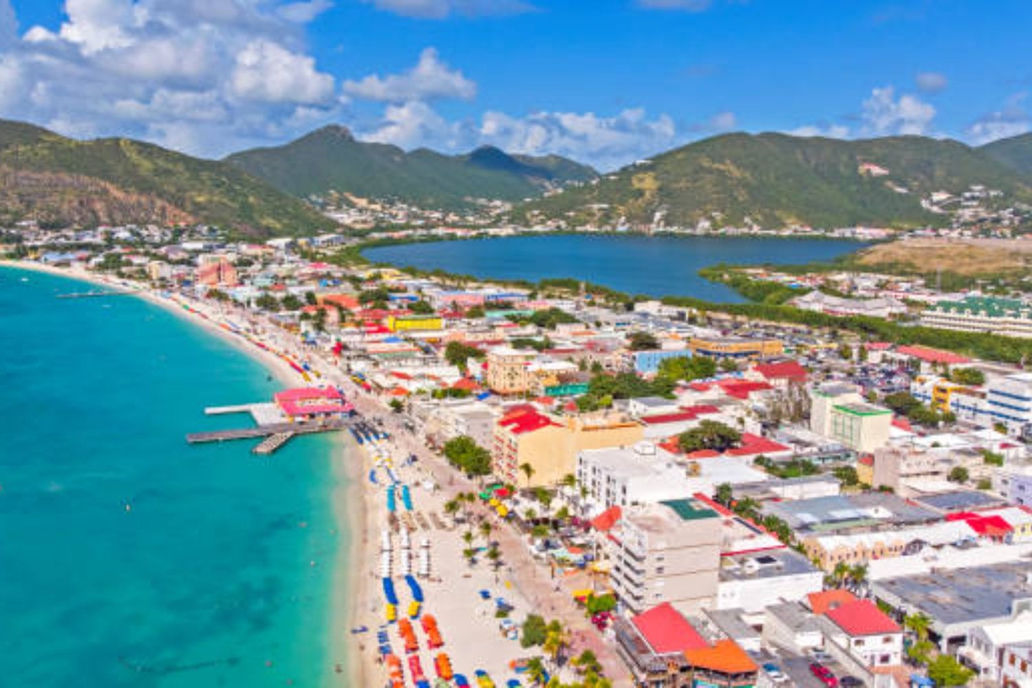 San Martín: La isla caribeña que pertenece a dos países y borra las fronteras: un destino fuera de lo común