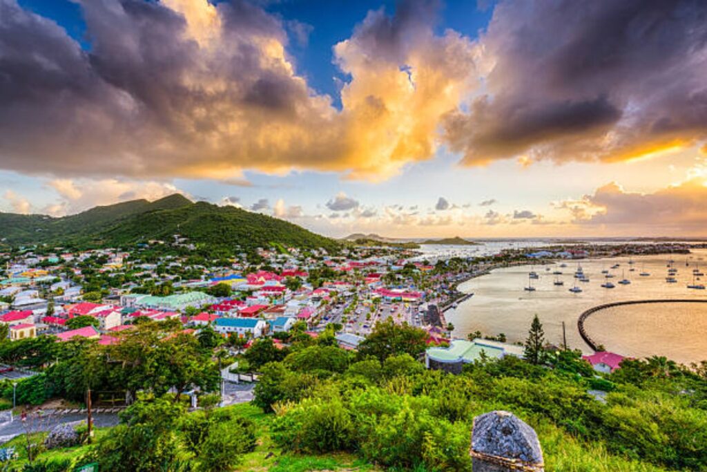 San Martín: La isla caribeña que pertenece a dos países y borra las fronteras: un destino fuera de lo común