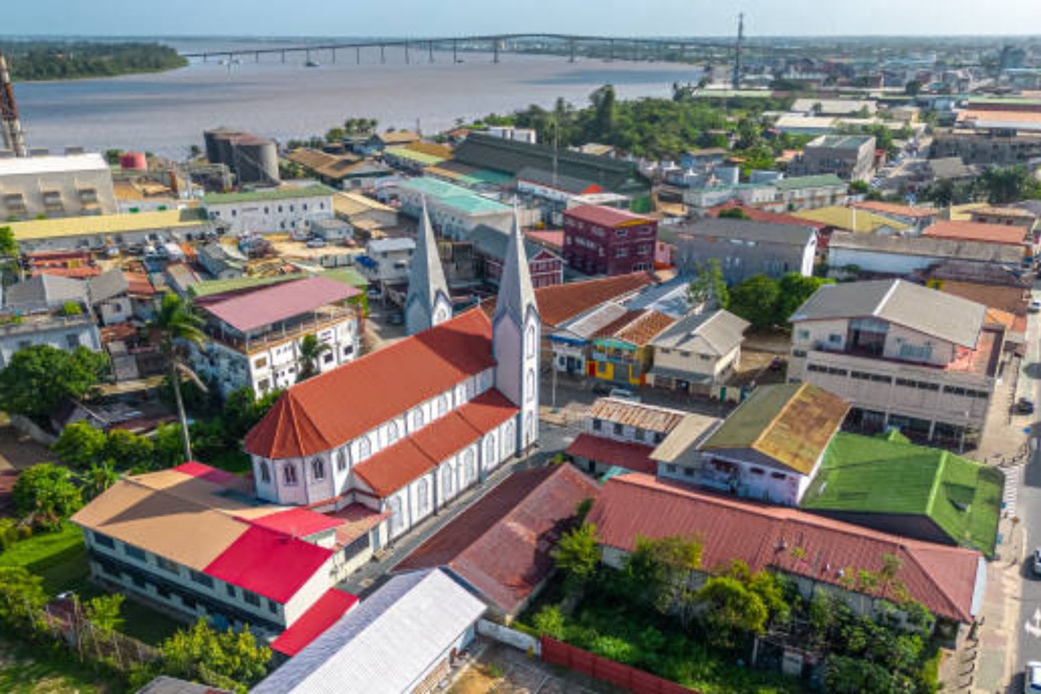 Surinam, el país sudamericano supera a Francia e Italia en nivel de inglés