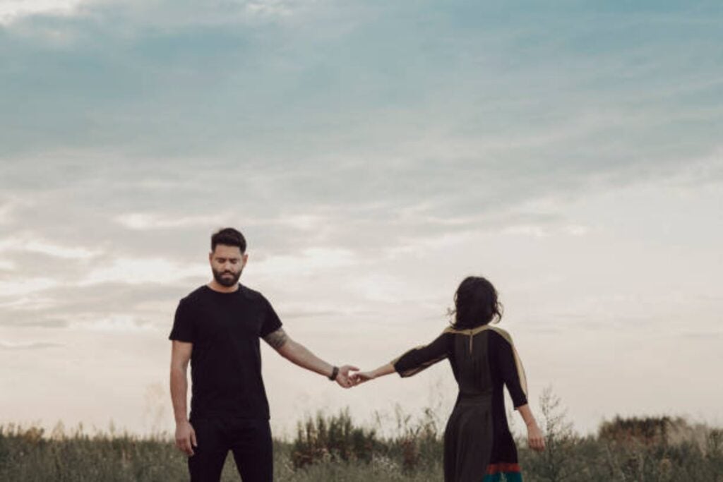 ¿Tu pareja se está alejando? Estas son las señales que advierten un distanciamiento emocional