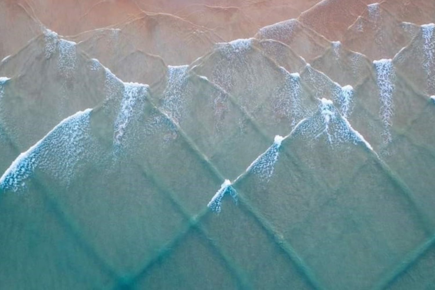 El curioso fenómeno del mar: ¿qué son las olas cuadradas y por qué pueden ser tan peligrosas?