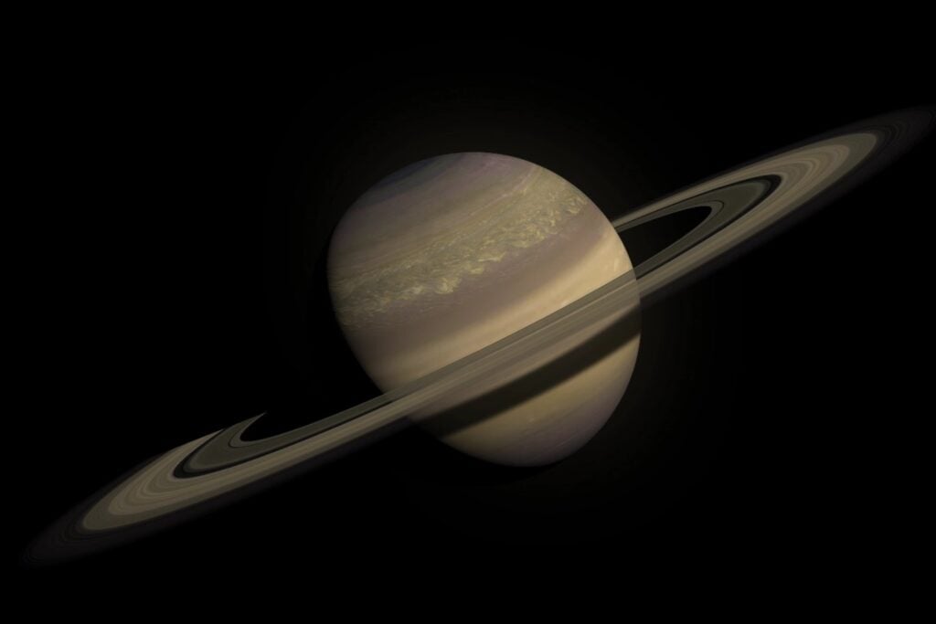 Saturno y su ejército secreto: el misterioso enjambre de lunas ocultas