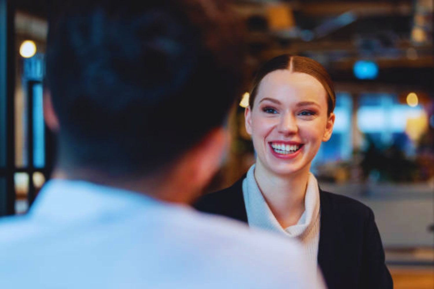 ¿Qué revela realmente una mirada fija? La psicología tiene la respuesta