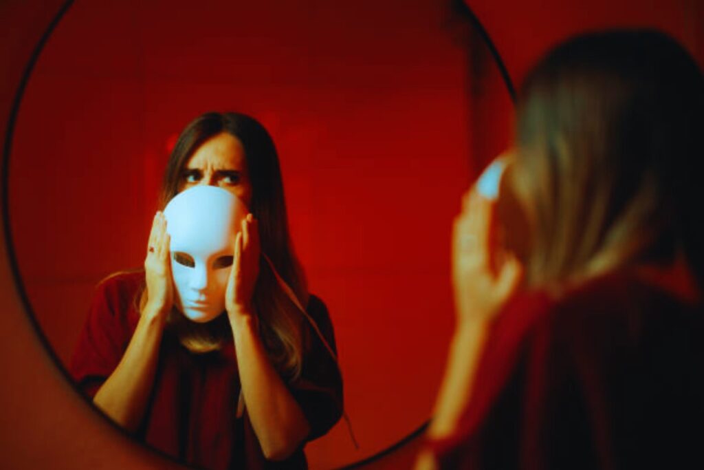 Las frases que un narcisista usa para manipularte (y cómo neutralizarlas con inteligencia emocional)