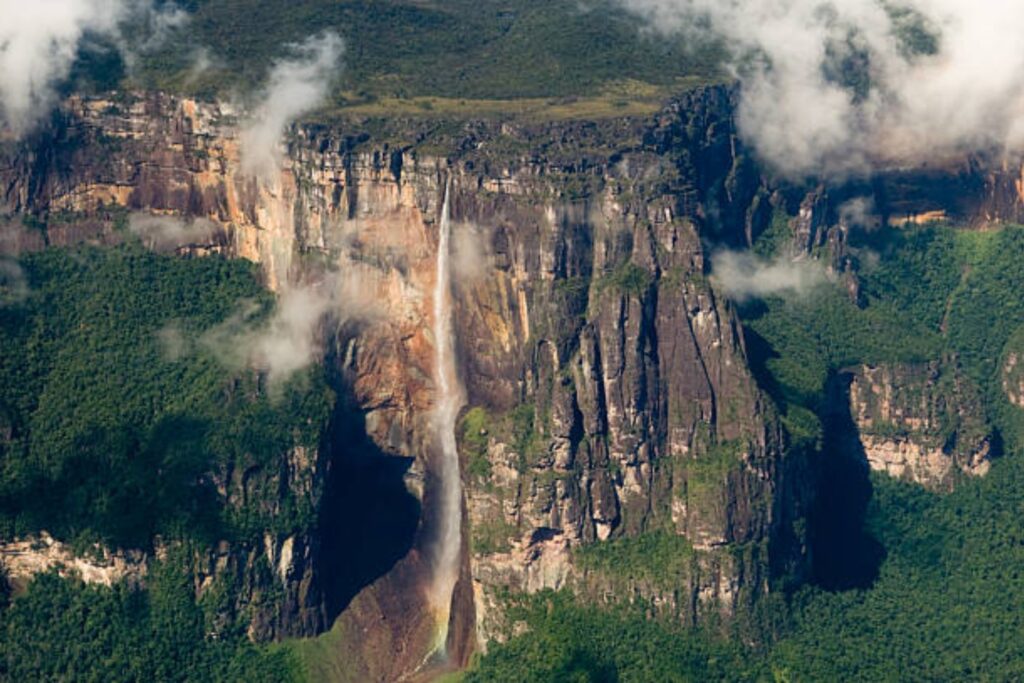 El rincón oculto que guarda la cascada más alta del planeta: Venezuela