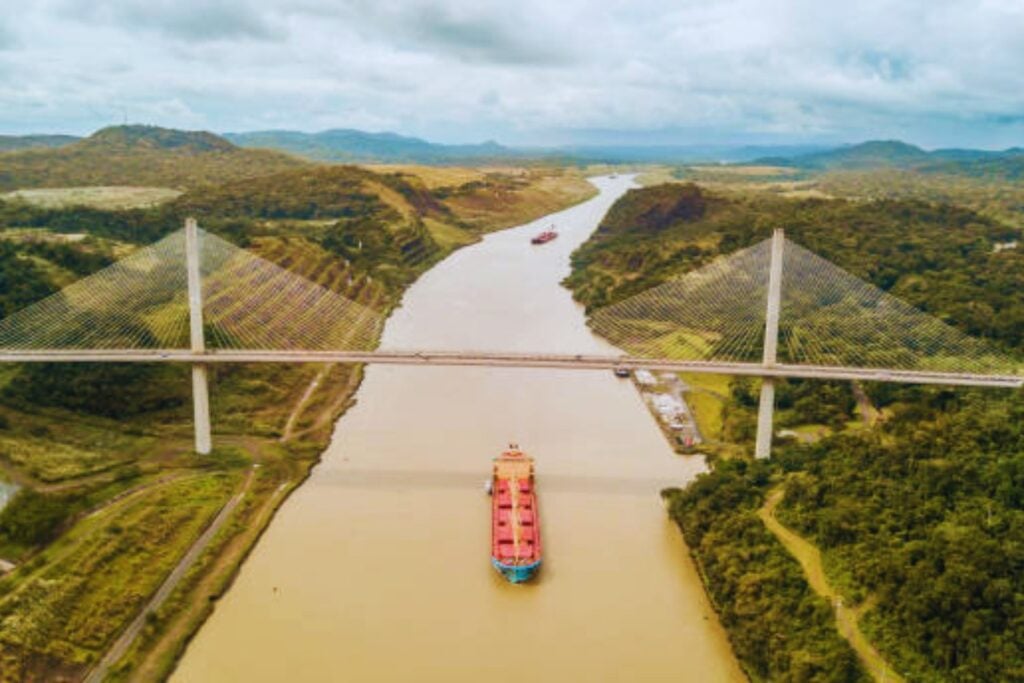 Una nueva ruta desafía al Canal de Panamá y podría transformar el mapa comercial de Sudamérica