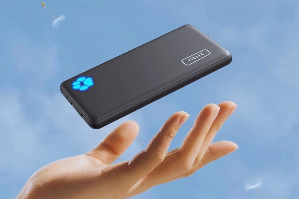INIU Power Bank, Slimmest USB C Triple 3A de Alta Velocidad 10000mAh Bateria Externa, Bateria Portatil con Linterna para iPhone 15 14 13 12 11 X Pro MAX Samsung S22 S21 S20 iPad Tablet Airpods etc