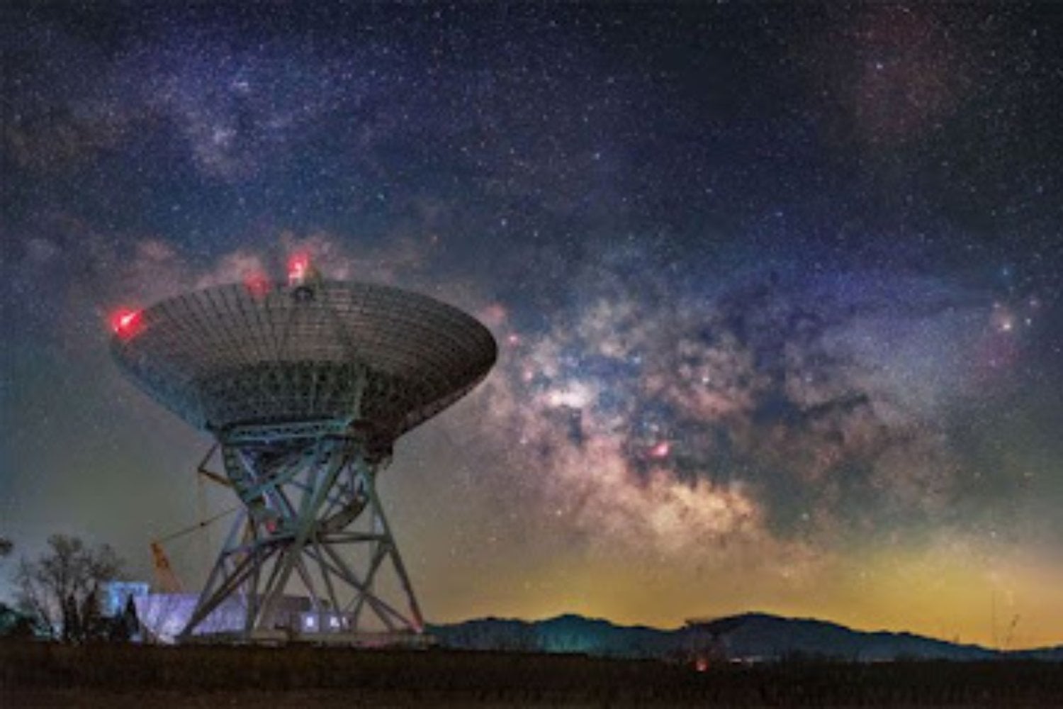 Una estrella muerta, un planeta destruido y una señal que la Tierra escuchó durante 40 años