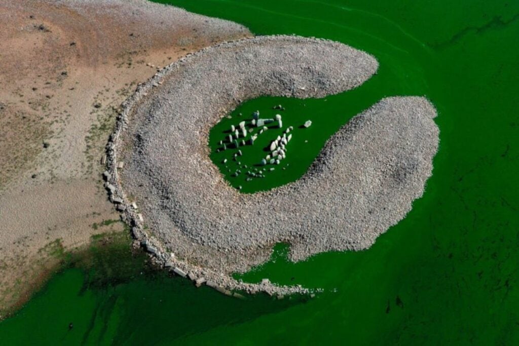 El Stonehenge español que aparece y desaparece bajo el agua: el misterio sumergido de Extremadura