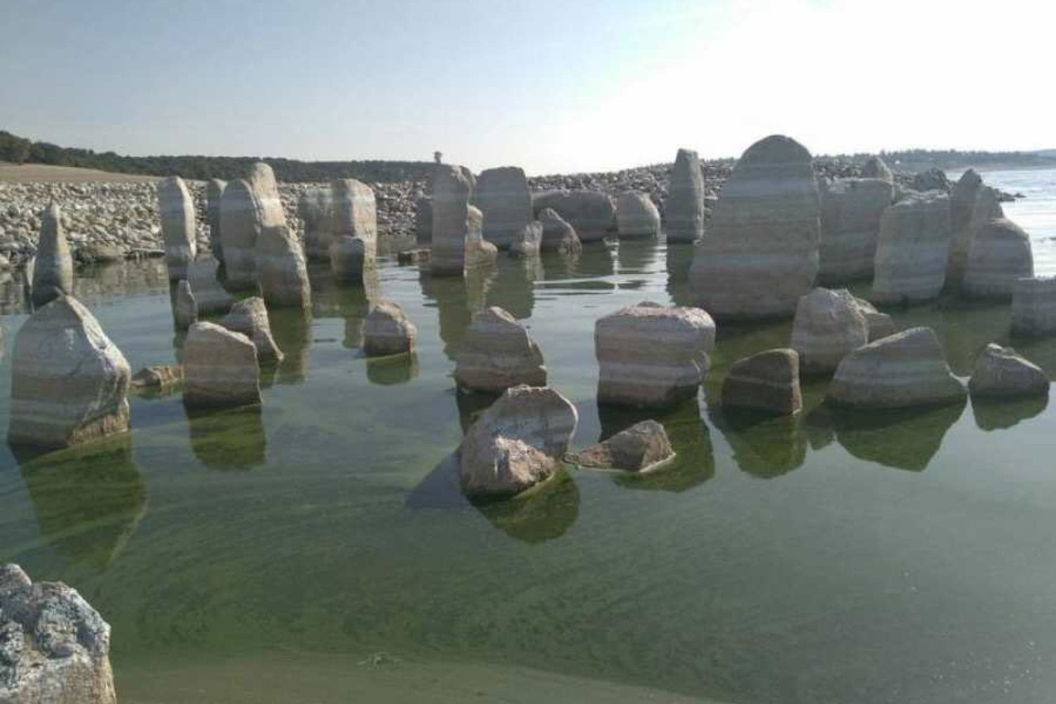 El Stonehenge español que aparece y desaparece bajo el agua: el misterio sumergido de Extremadura