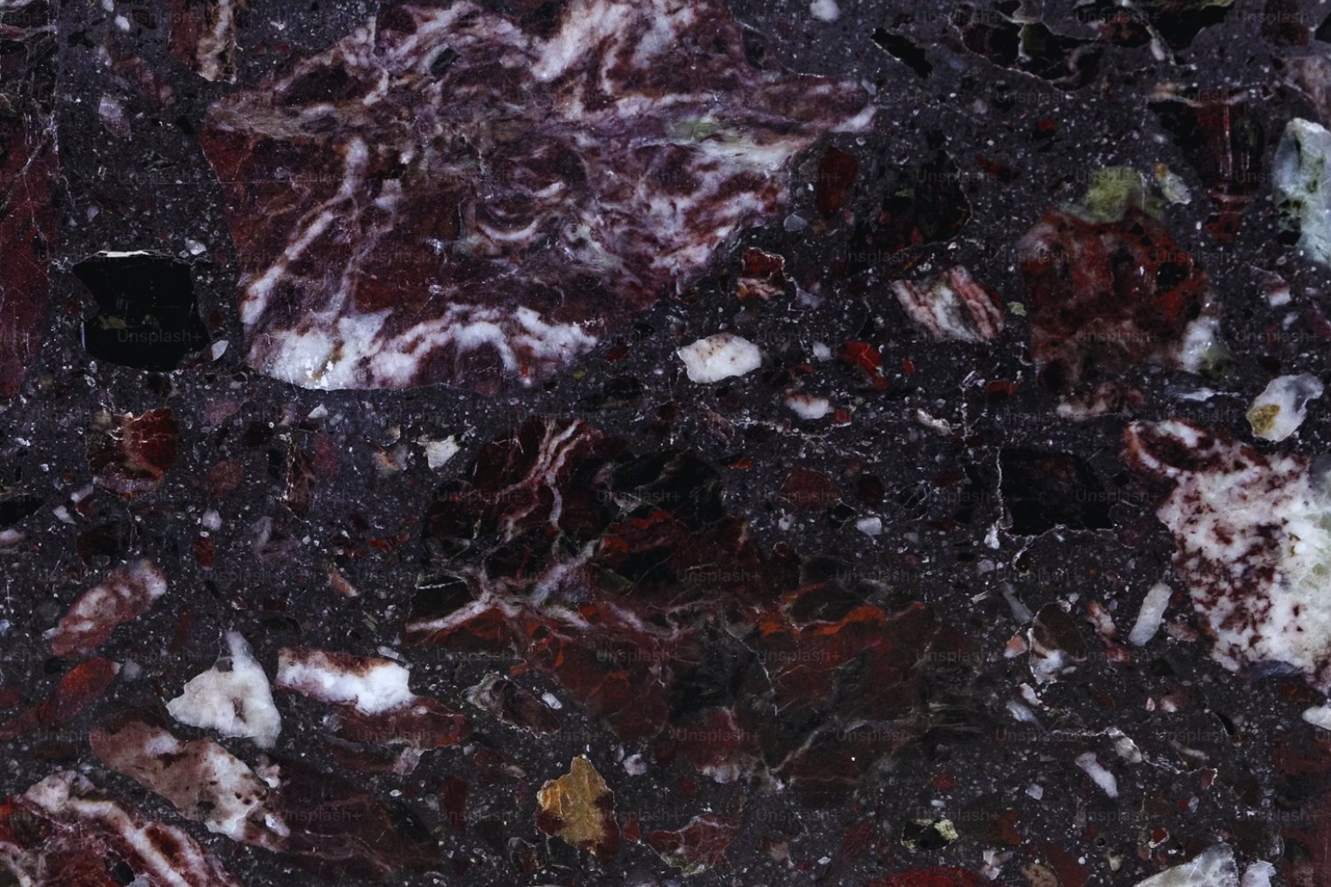Chile y su nuevo tesoro oculto: el mármol negro que podría cambiar su economía y la de América Latina