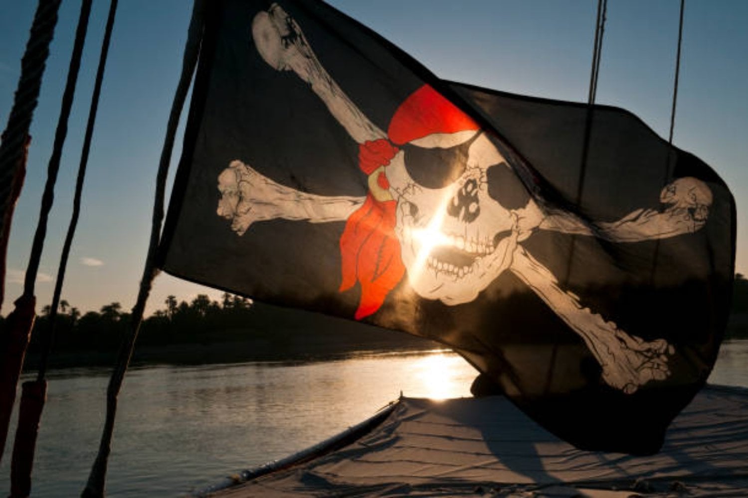 Tesoro en las profundidades: Encuentran un barco pirata del siglo XIV repleto de reliquias que reescriben la historia marítima