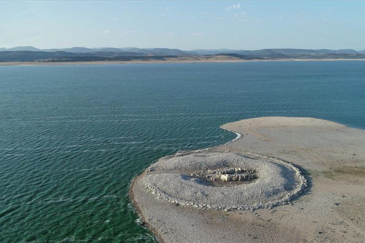 El Stonehenge español que aparece y desaparece bajo el agua: el misterio sumergido de Extremadura