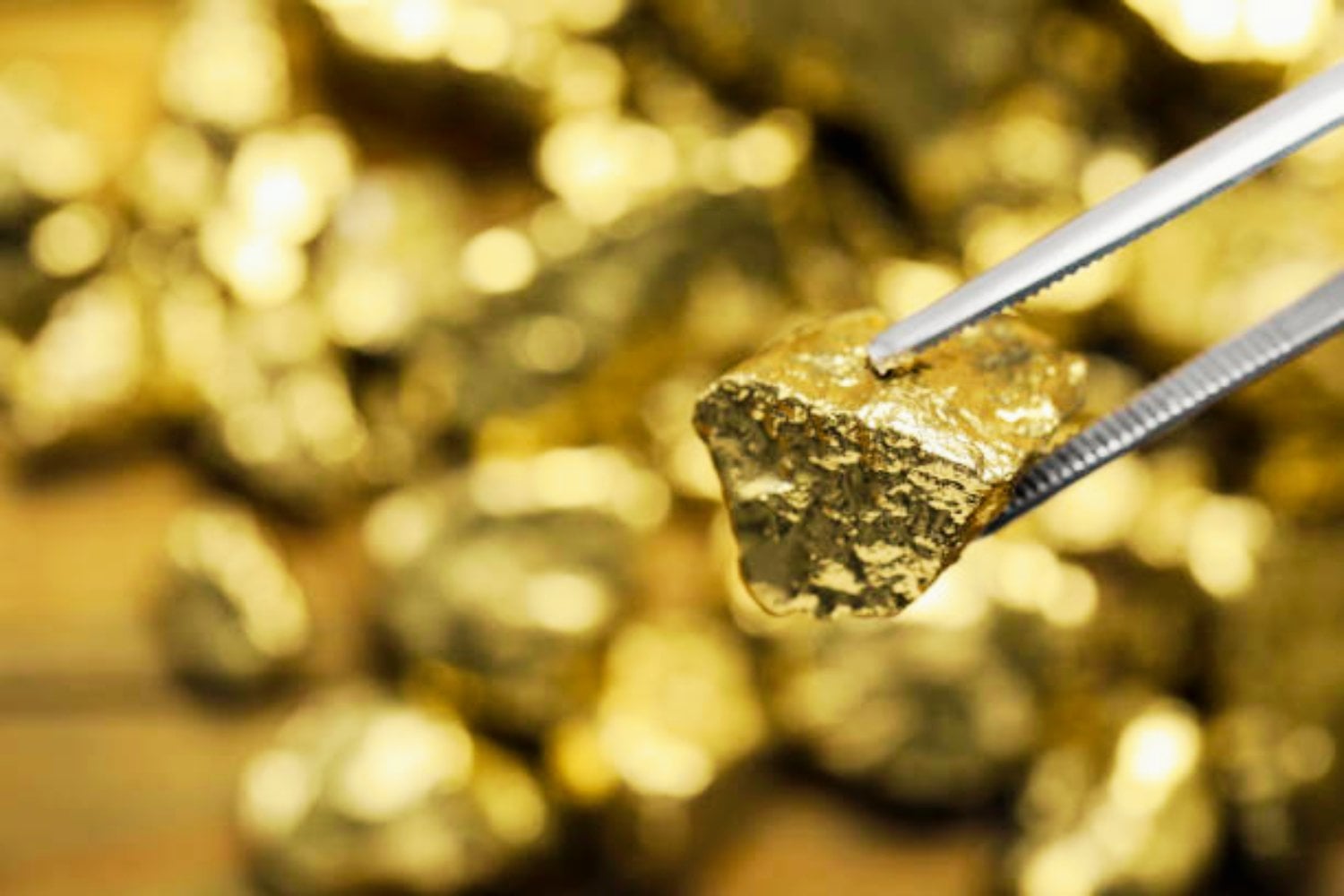 Un hallazgo dorado que podría cambiar el destino de un país: ¿De quién es realmente este oro escondido?