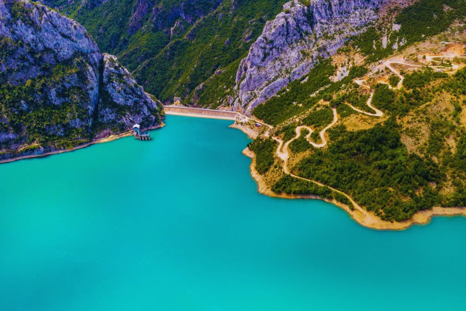 Un misterio geológico emerge bajo tierra: el coloso oculto entre Grecia y Albania que desconcierta a la ciencia