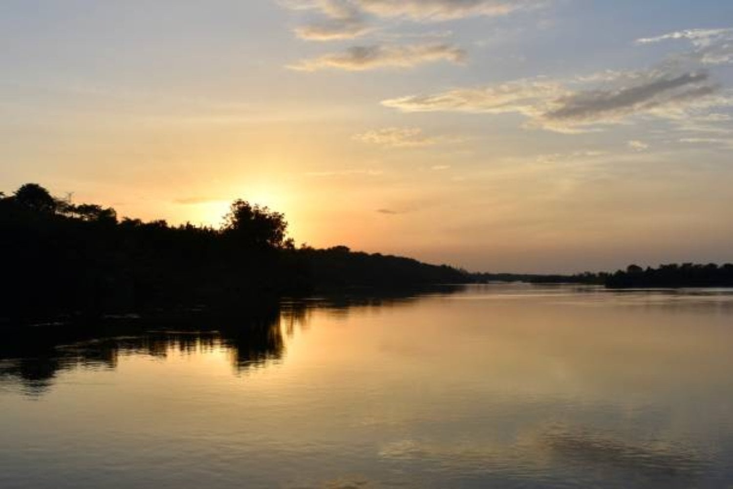 El misterio del lago que se tiñe de verde: ¿qué amenaza oculta está creciendo en Victoria?