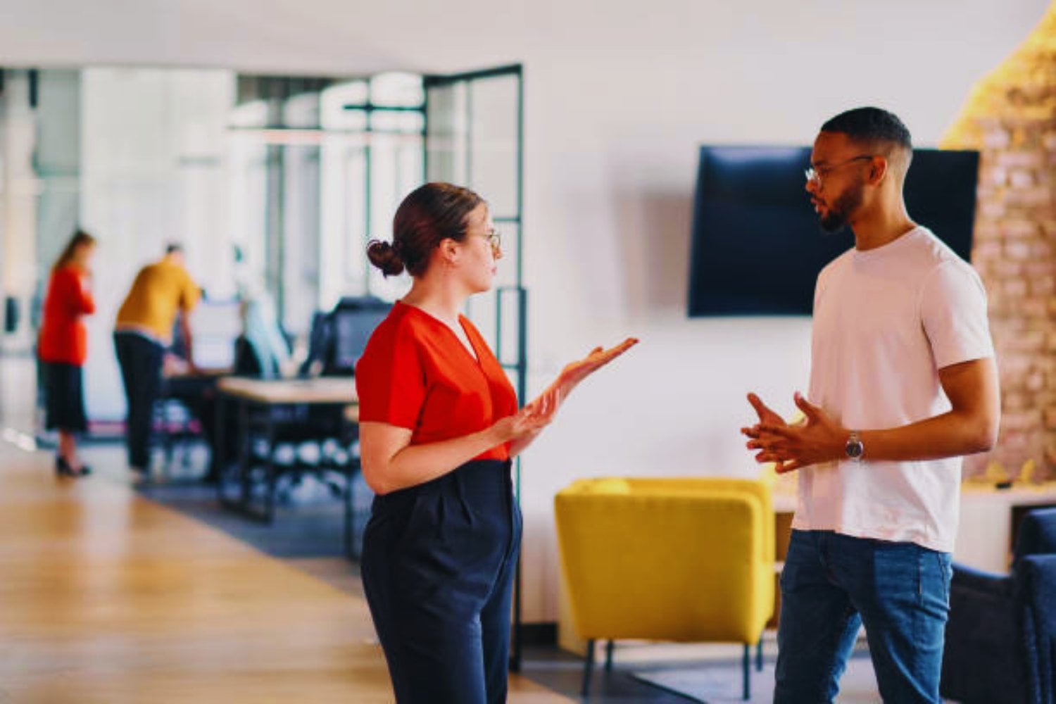 Hablar sin miedo: cómo empezar una buena conversación con desconocidos y no morir en el intento