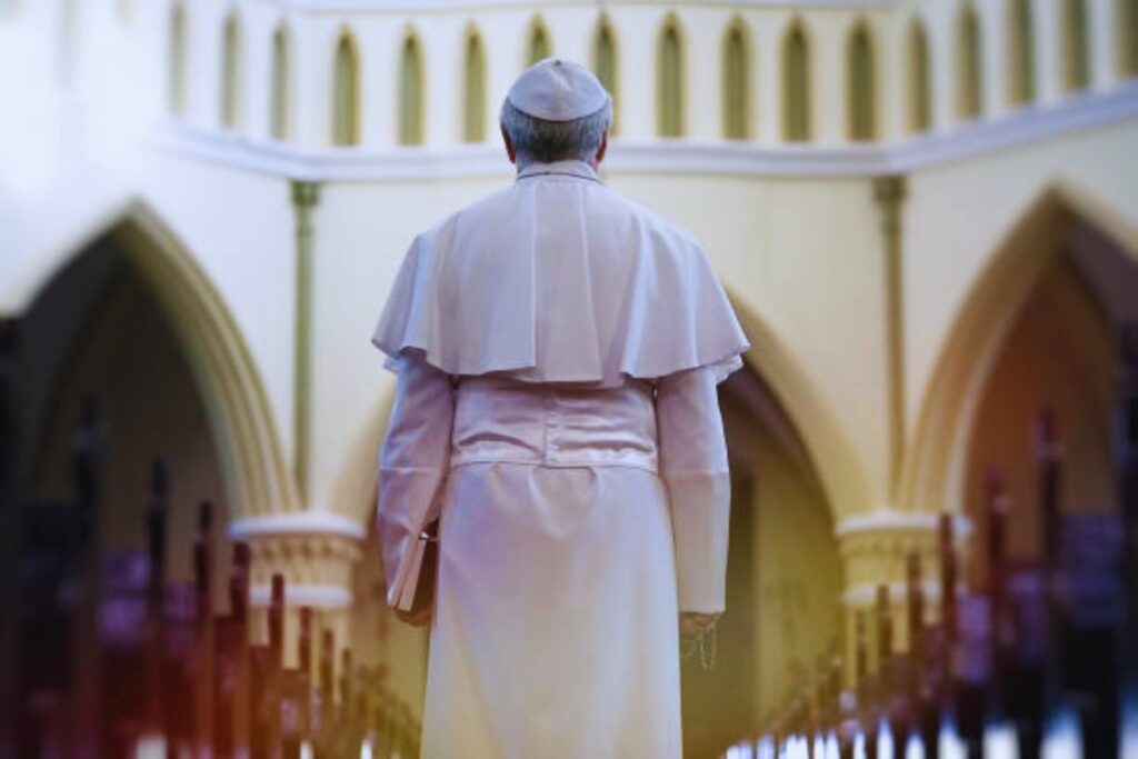 Alarma en el Vaticano: la profecía del “Papa negro” de Nostradamus que podría cumplirse tras la muerte de Francisco