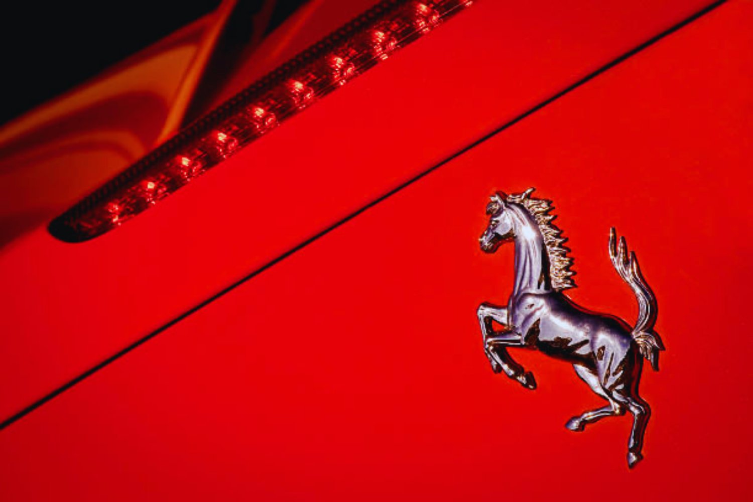 Ferrari rompe moldes: motores que rugen con hidrógeno y partículas de agua