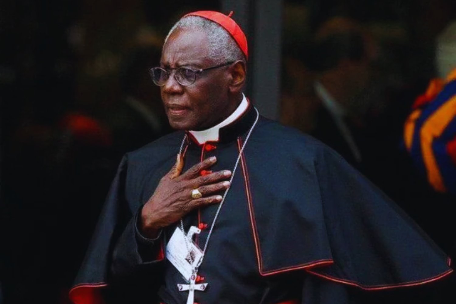 Alarma en el Vaticano: la profecía del “Papa negro” de Nostradamus que podría cumplirse tras la muerte de Francisco