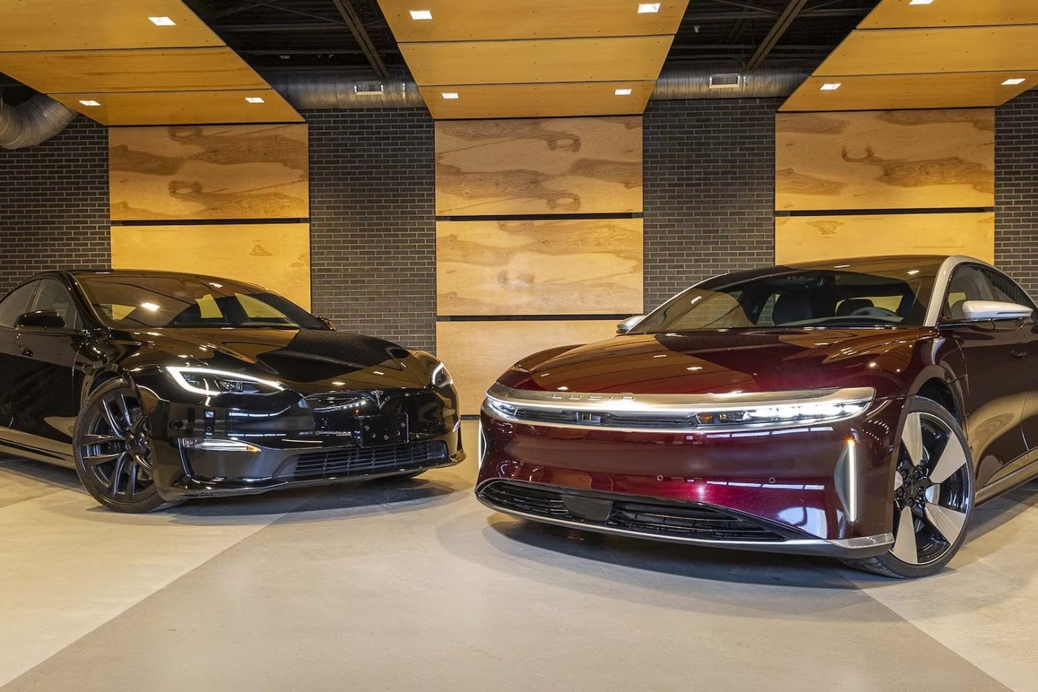 ¿Elon Musk espanta clientes? Mientras Tesla cae, su rival silencioso se dispara con cifras inesperadas