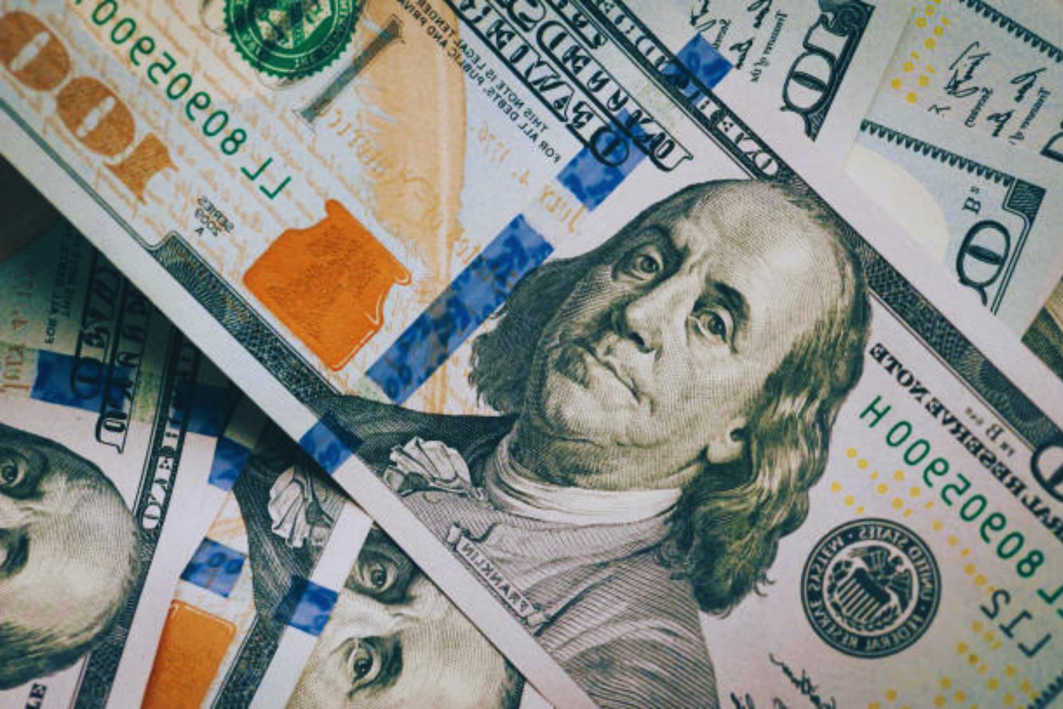 ¿Se acaba el reinado del dólar? Más de 20 países le dan la espalda y encienden las alarmas en EE.UU.