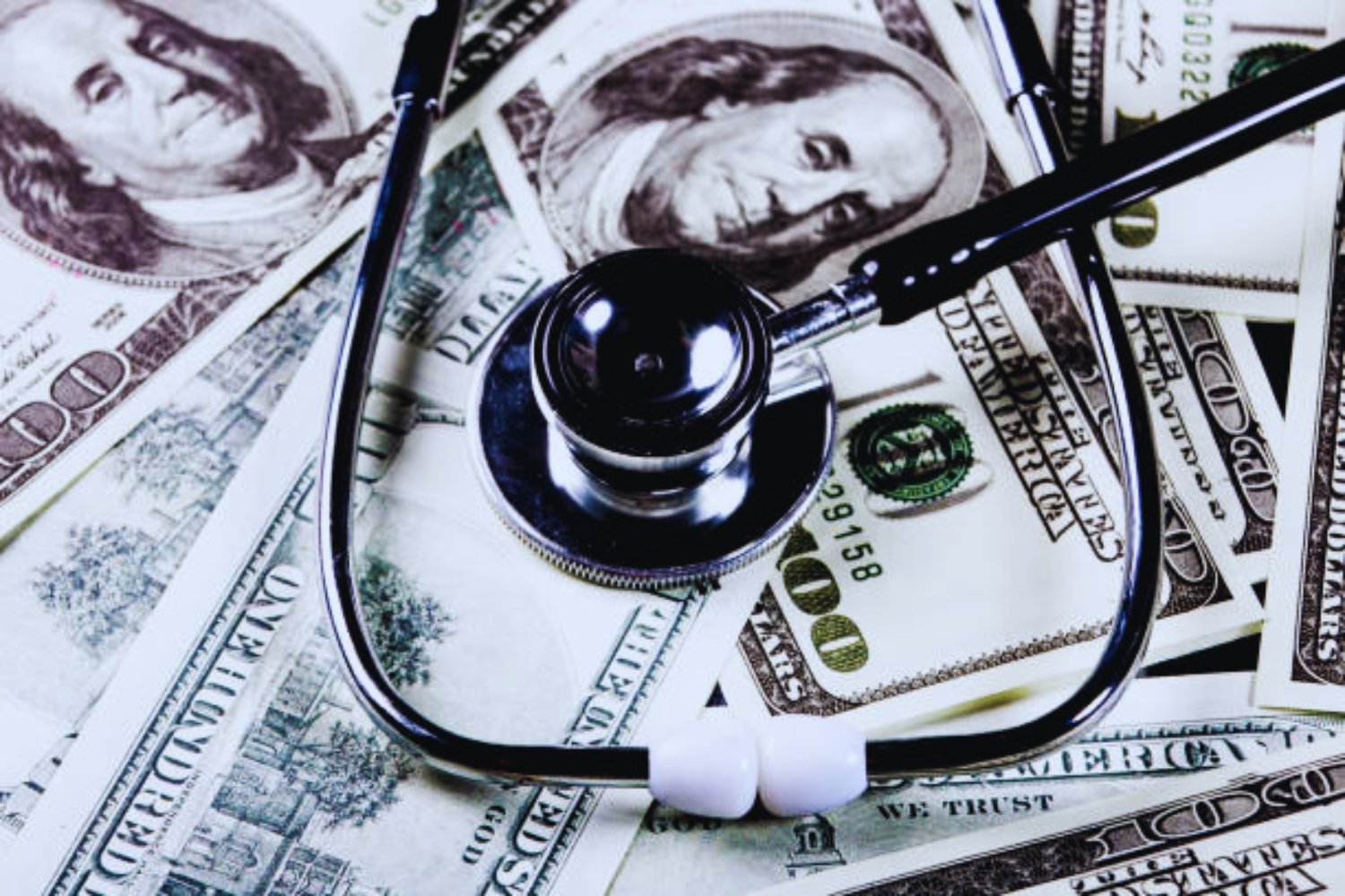 ¿Se acaba el reinado del dólar? Más de 20 países le dan la espalda y encienden las alarmas en EE.UU.