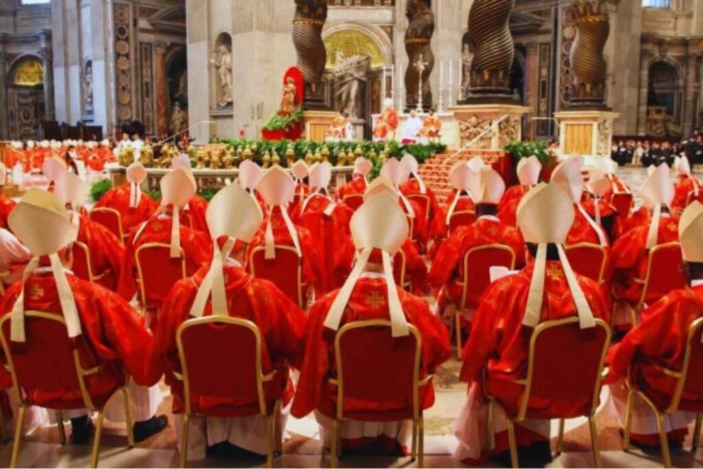 El cardenal que desafía al Papa: el inesperado choque que marca el inicio del cónclave