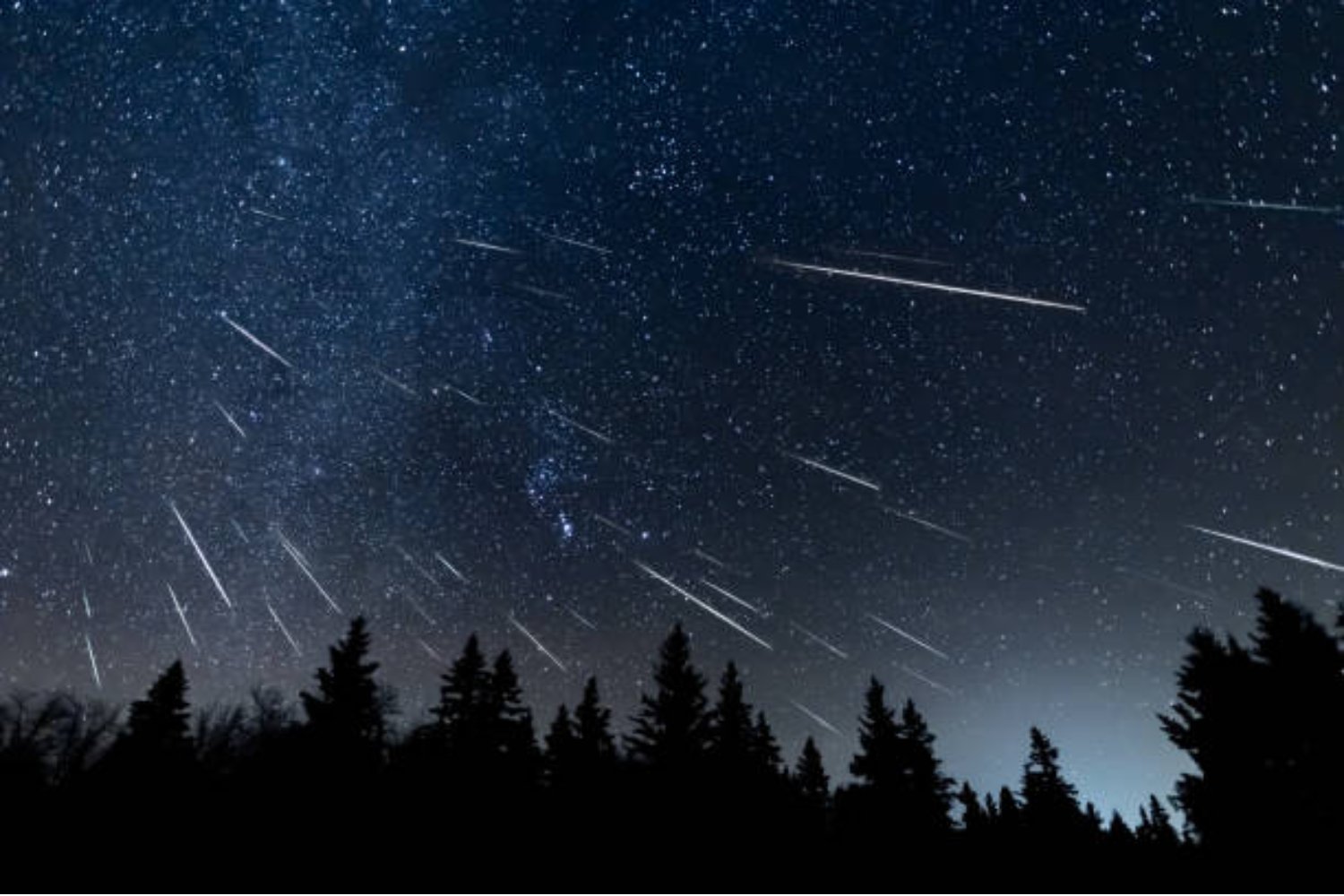 El cielo de abril trae una sorpresa doble: lo que verás justo antes del amanecer podría dejarte sin aliento