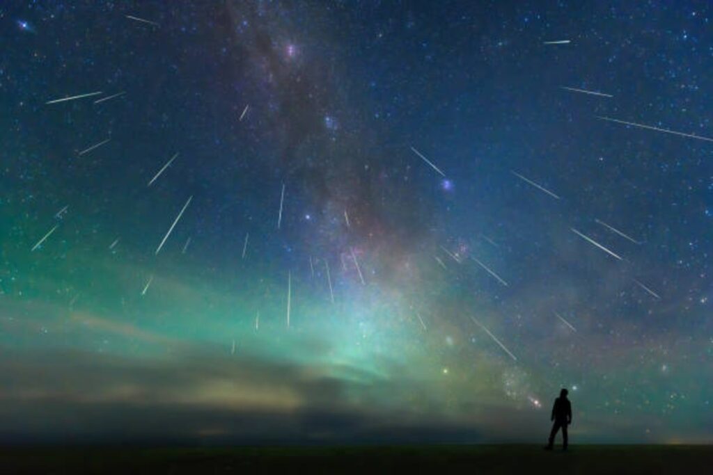 El cielo de abril trae una sorpresa doble: lo que verás justo antes del amanecer podría dejarte sin aliento