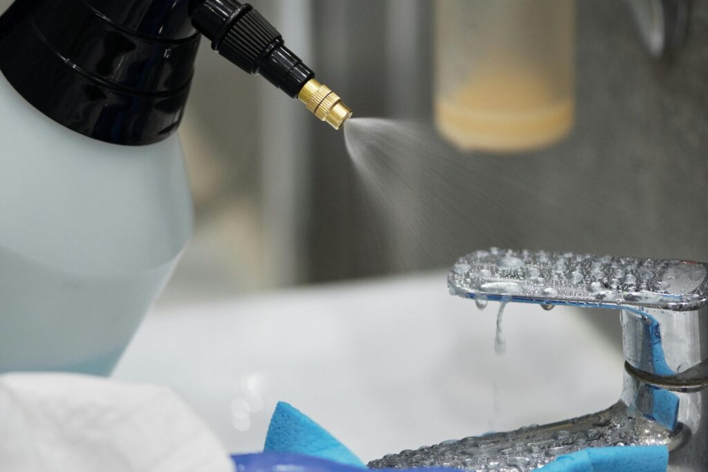 La fórmula casera que está desbancando al vinagre y al bicarbonato: así eliminás el sarro sin esfuerzo