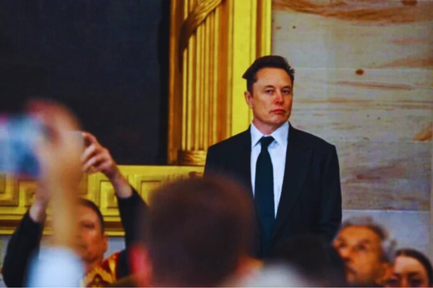 Parece una increíble broma, pero es real: Elon Musk sería el encargado de proteger a EE.UU. en la Tercera Guerra Mundial