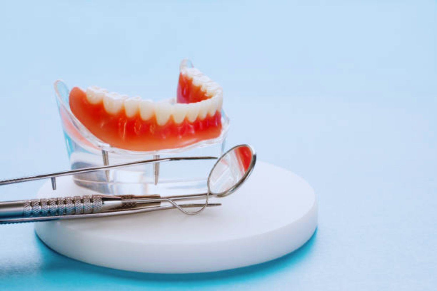 Un paso hacia el fin de los implantes: Científicos logran cultivar dientes humanos en laboratorio