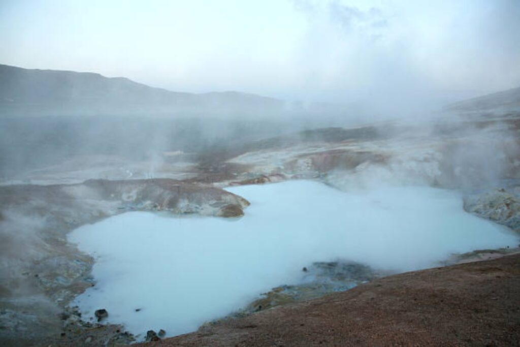 Lo que está pasando en Islandia: la verdad tras el cierre repentino de la Laguna Azul en Islandia