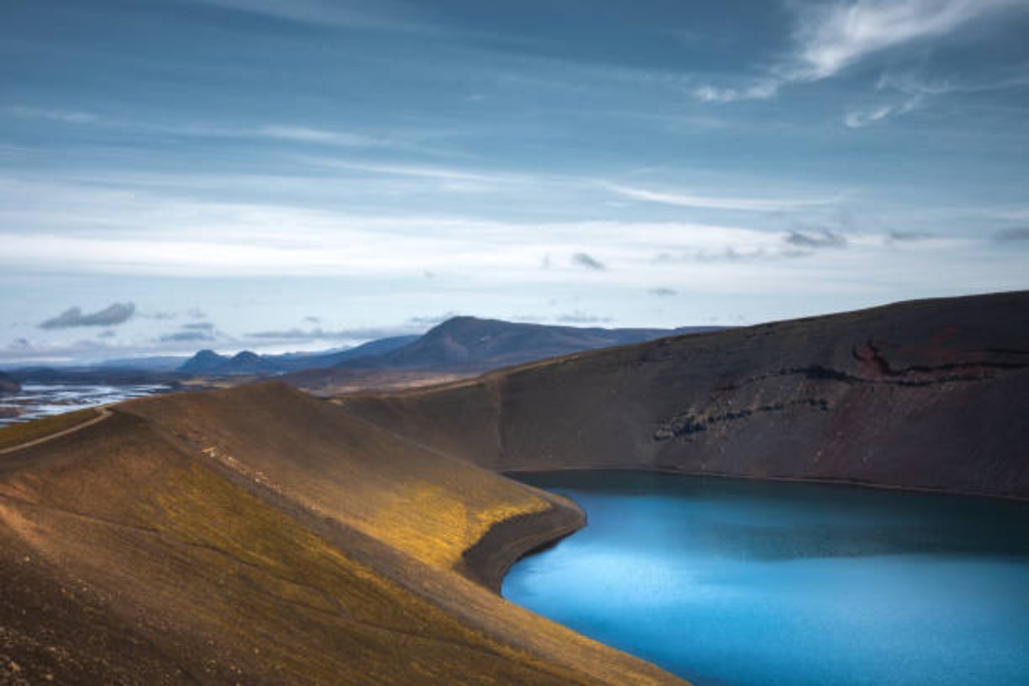 Lo que está pasando en Islandia: la verdad tras el cierre repentino de la Laguna Azul en Islandia