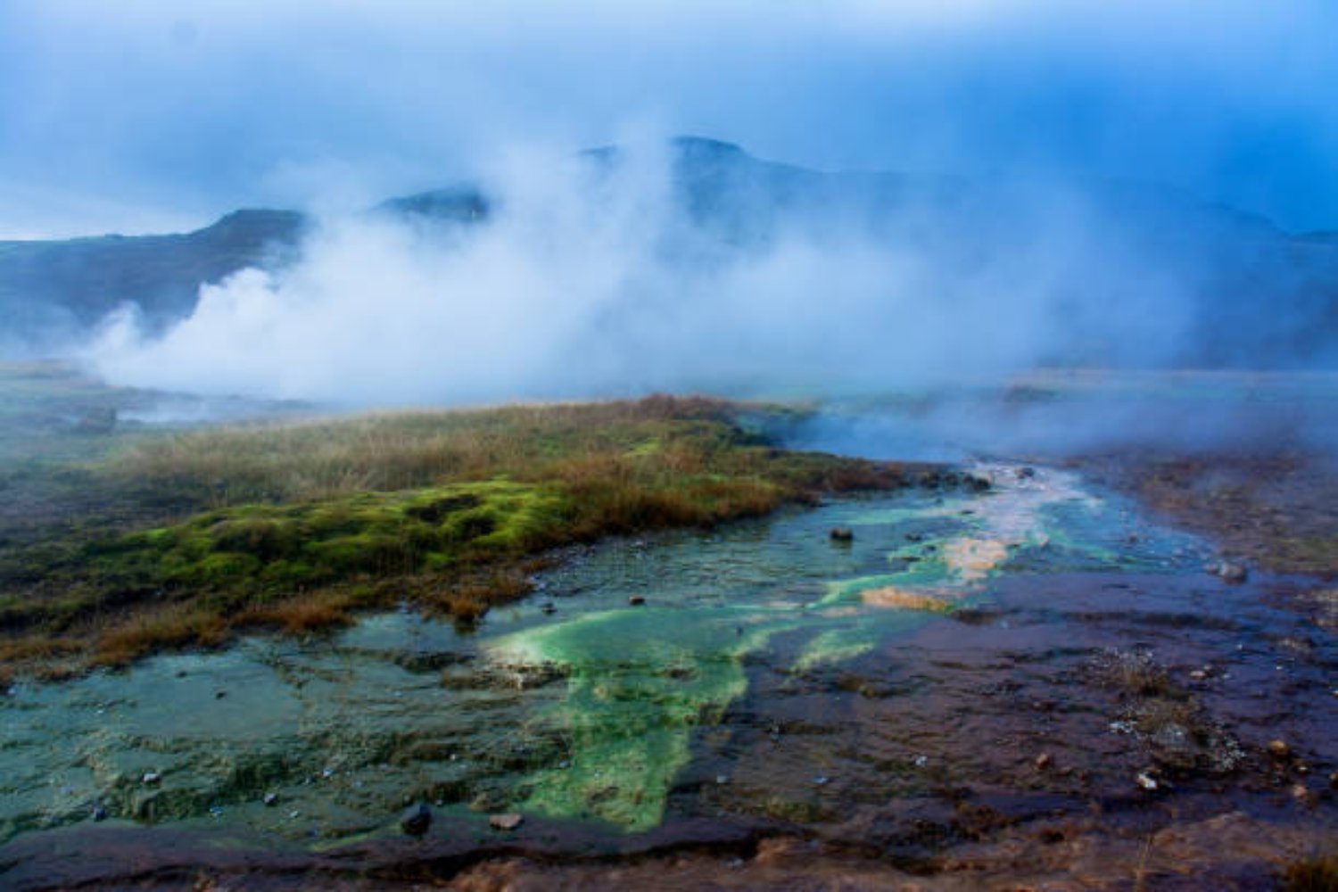 Lo que está pasando en Islandia: la verdad tras el cierre repentino de la Laguna Azul en Islandia