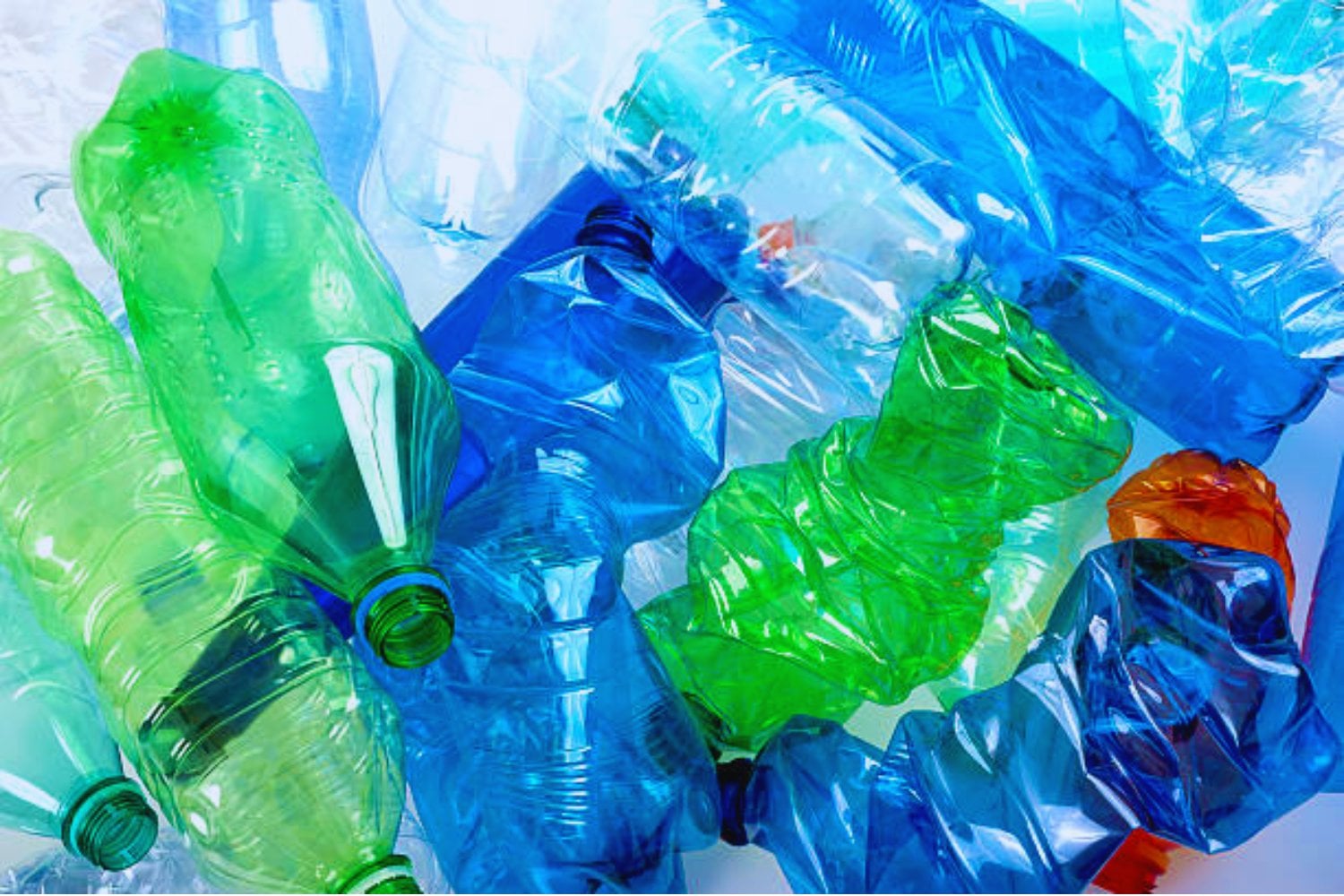 La gran mentira del reciclaje: lo que no te han contado sobre el plástico que separas con tanto esmero