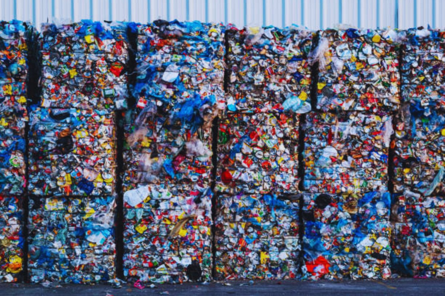 El inesperado líder asiático que transforma su basura en carreteras más resistentes: No es el que piensas, Nepal.