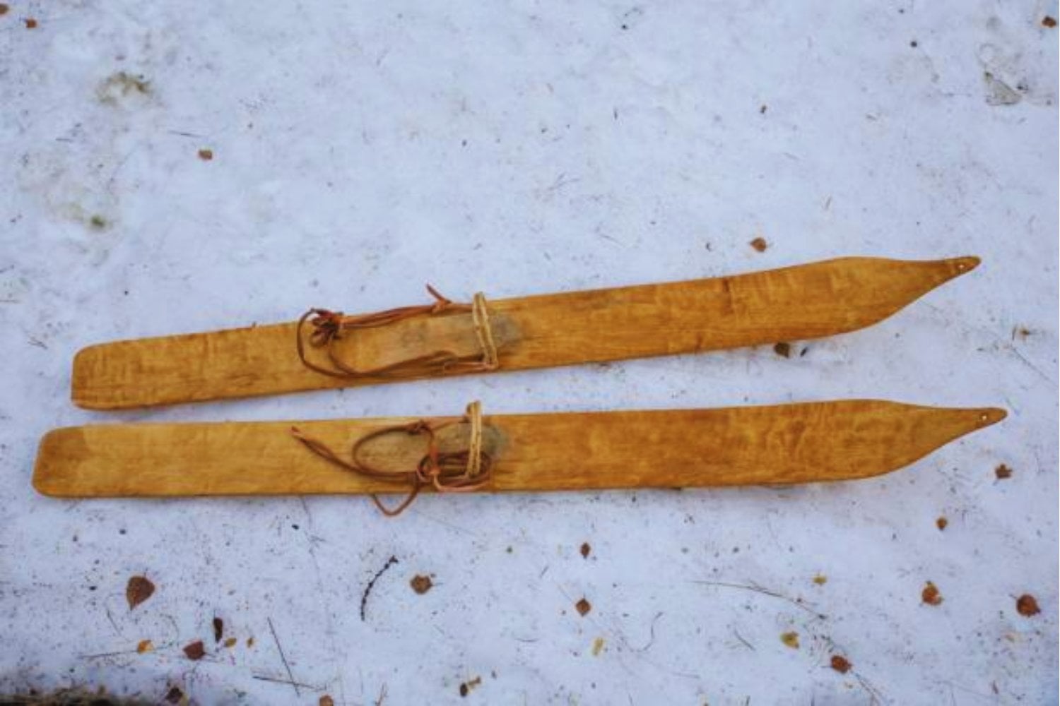 El deshielo revela un esquí de 1.300 años: un hallazgo que reescribe la historia del esquí en Noruega
