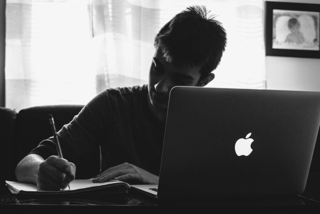 Estudiante Descubre Un Millon De Objetos Espaciales Con Inteligencia Artificial