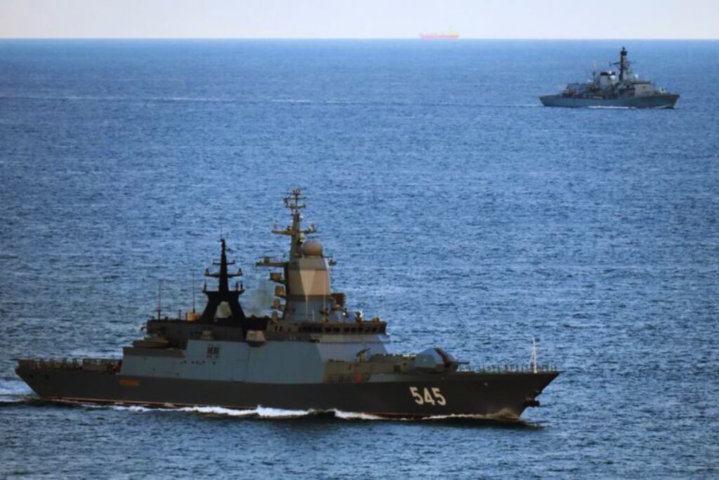 Submarino ruso en el Canal de la Mancha activa patrullaje de la Real Armada