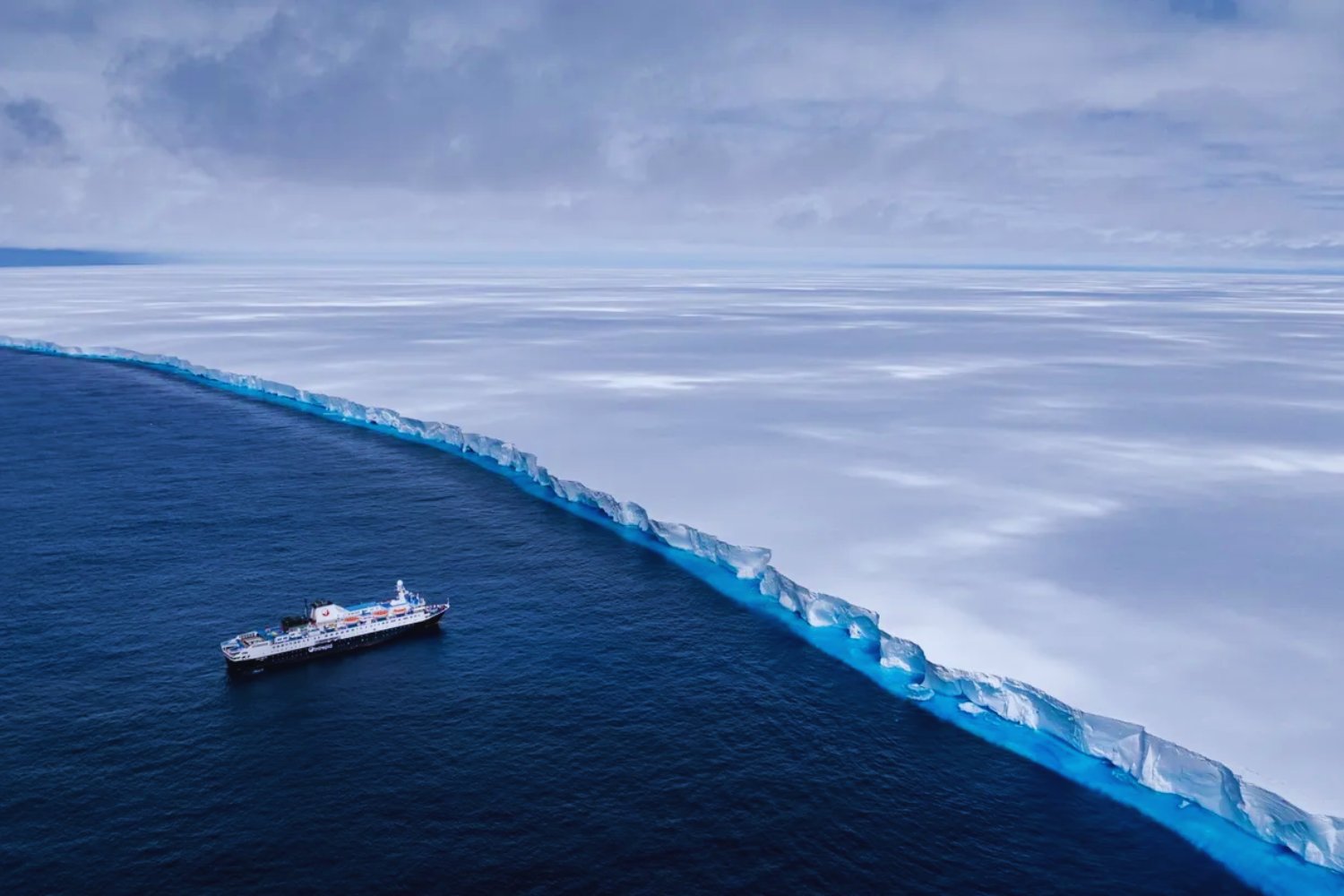 El coloso que se desintegra: El iceberg más grande del mundo se fragmenta y  amenaza la