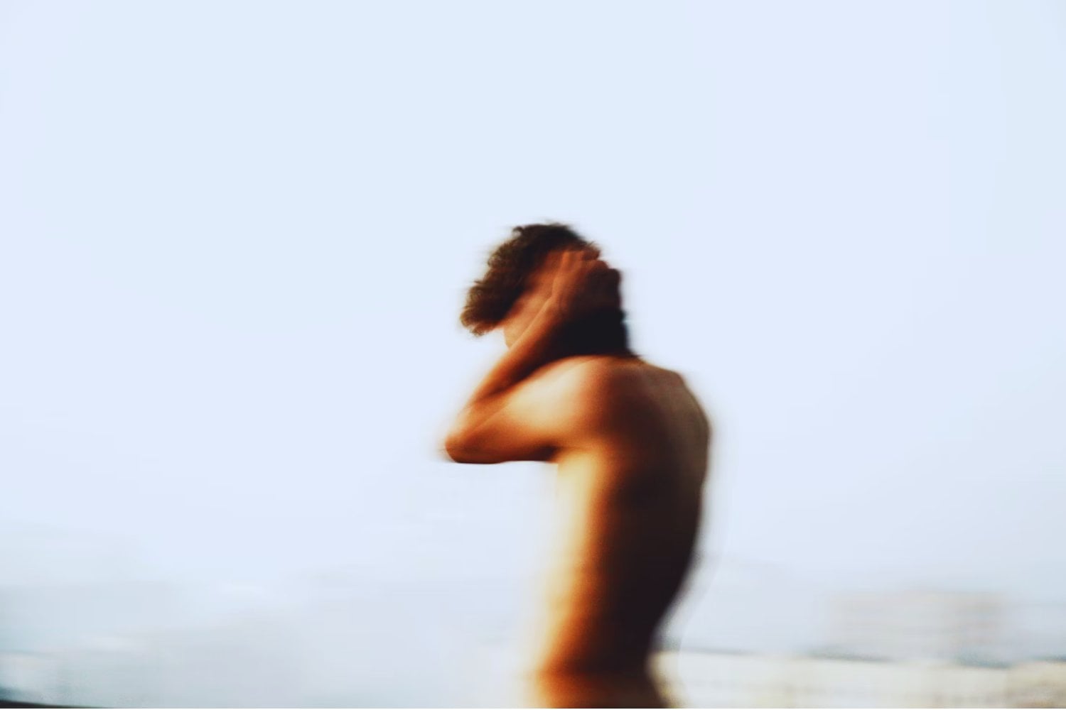 El misterio del silencio matutino: Lo que revela la psicología sobre el odio a que te hablen al despertar