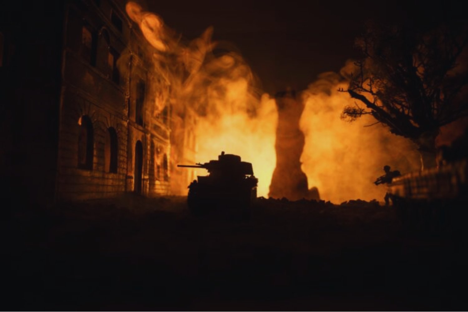 Una guerra sin balas ni fronteras: lo que Musk y Gates anticipan sobre el futuro del mundo