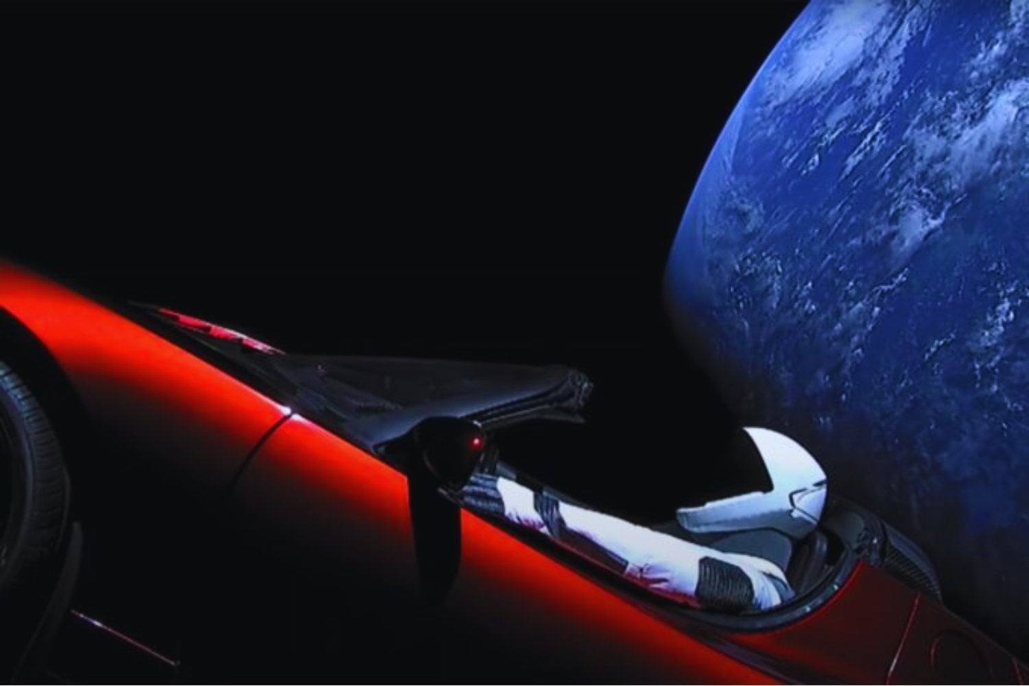 Confunden un asteroide con un objeto peligroso… y era el Tesla de Elon Musk flotando en el espacio