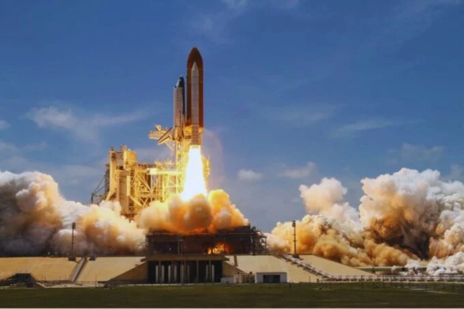 China lanza al espacio un enjambre de supercomputadoras de IA: la carrera por dominar el futuro ya no está en la Tierra