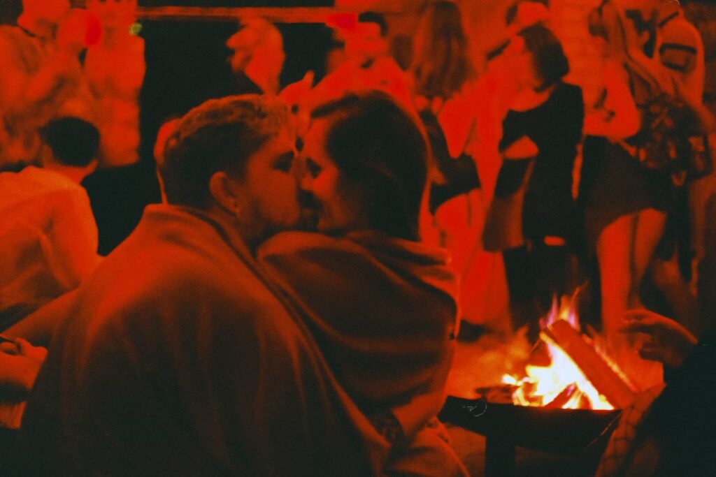 Lo que hacen las parejas más felices los fines de semana (y tú también puedes empezar a hacerlo)