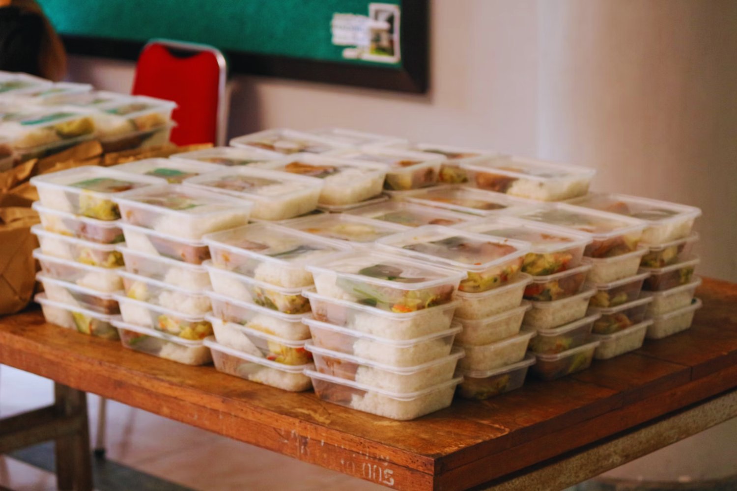 Hasta 9.936 químicos en envases plásticos: nueva alarma sobre su impacto en la salud